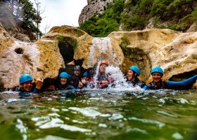 2. Canigou outdoor op camping Ascou La Forge in Ariege, Frankrijk - Galamus - grot Canigou Outdoor op Camping Ascou La Forge 30pluskids