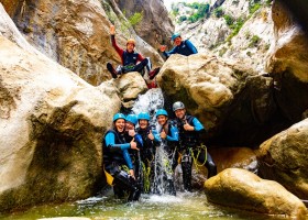 Canigou outdoor op camping Le Rotja in de Pyrenees-Orientales, Frankrijk Galamus - damfoto Canigou Outdoor op Camping Le Rotja 30pluskids