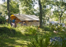 Camping Huttopia Douarnenez, Frankrijk tent 01 Camping Huttopia Douarnenez 30pluskids