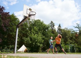 Geardropper op camping Morgenrood in Oisterwijk, Nederland speelveld Geardropper op camping Morgenrood 30pluskids