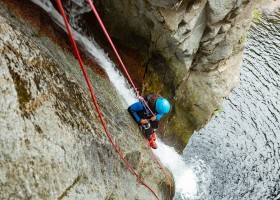 Canigou outdoor op camping Le Rotja in de Pyrenees-Orientales, Frankrijk CANY - Anelles - abseil1vanboven Canigou Outdoor op Camping Le Rotja 30pluskids