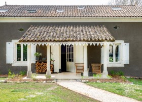 Bassiviere in de Lot-et-Garonne, Frankrijk gezellige veranda Brockbernd Fotografie Bassivière Barn Chic 30pluskids