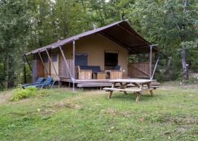 Camping Le Pech Charmant in de Dordogne, Frankrijk safaritent Camping Le Pech Charmant 30pluskids