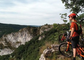 Juliette Tentvakanties Camping Les 3 Cantons in de Tarn-et-Garonne Frankrijk mountainbiken Juliette op Les 3 Cantons 30pluskids