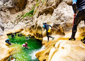 Canigou outdoor op camping Le Rotja in de Pyrenees-Orientales, Frankrijk Galamus - loopjump Canigou Outdoor op Camping Le Rotja 30pluskids