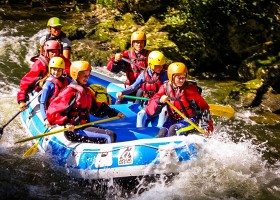 4. Canigou outdoor op camping Ascou La Forge in Ariege, Frankrijk Rafting Aude Canigou Outdoor op Camping Ascou La Forge 30pluskids