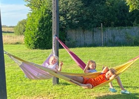 Gites Le Grand Tornage in Evaux les Bains, Frankrijk hangmatten Gîtes Le Grand Tornage 30pluskids