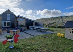 Dicht bij zee op Terschelling Waddeneiland en Frieslant, Nederland Duinvilla De Reddingboot buiten terrein 2 Dicht bij zee Duinvilla De Reddingboot 30pluskids