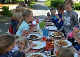 Camping Le Clou in Coux et Bigaroque-Mouzens, Frankrijk pannenkoekenfeest Camping Le Clou 30pluskids