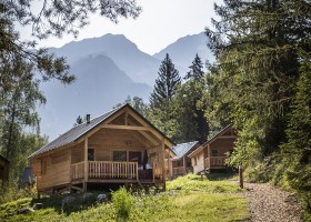 Camping Huttopia Bozel en Vanoise, Frankrijk ManuReyboz houten huis Camping Huttopia Vanoise – Bozel 30pluskids