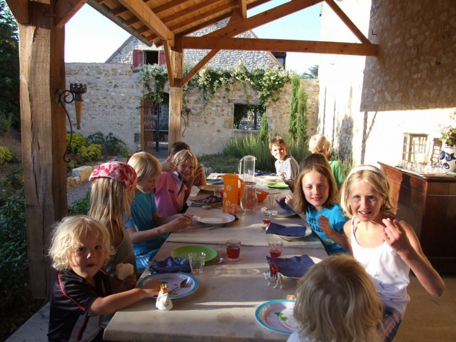 domaine de la porte kinderen aan tafeljpg - 30pluskids