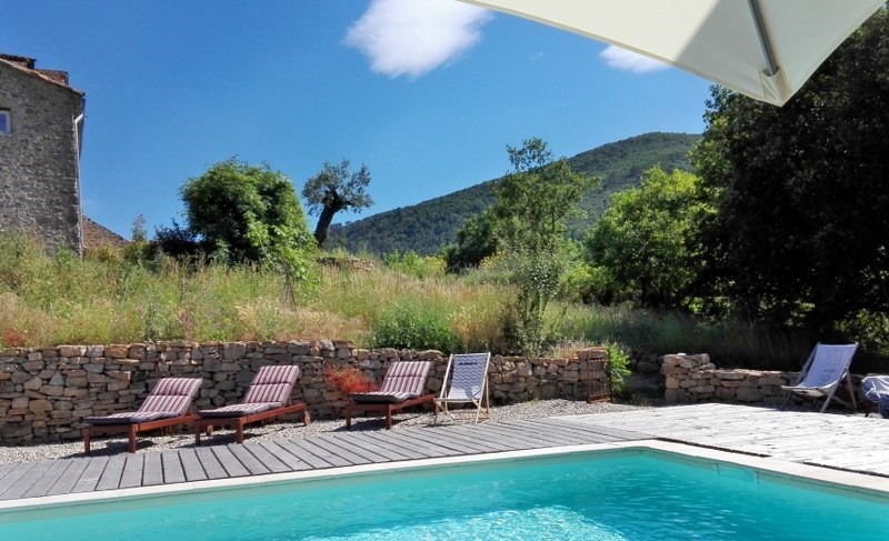 le miracle in de gard frankrijk zwembad hoek parasol - 30pluskids