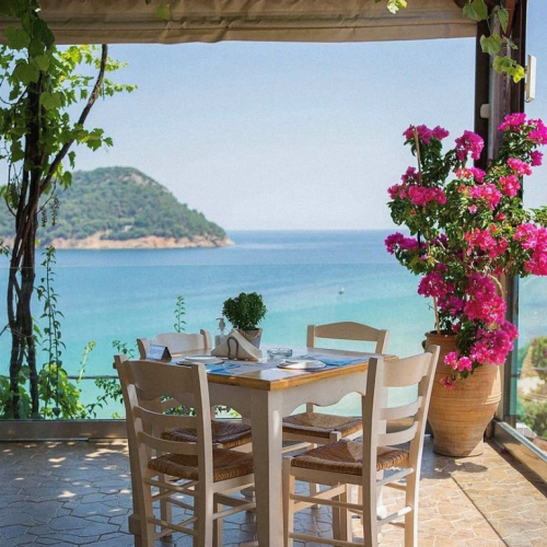 makedonia in thassos griekenland appartement tafeltje aan zee by fotini - 30pluskids