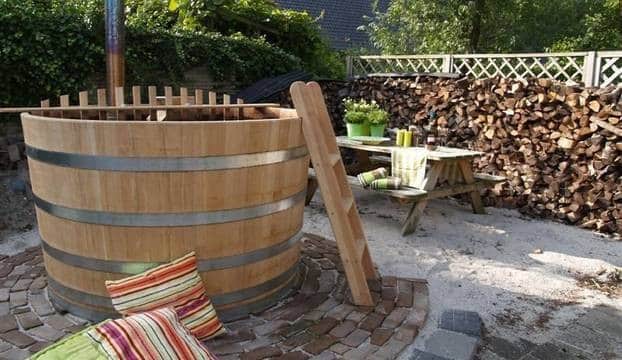 BinnenInn Buitenuit hottub - 30pluskids