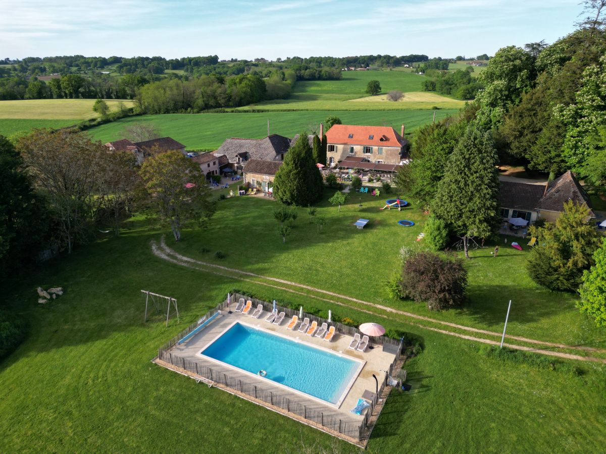 Kindvriendelijk Domaine Le Bost in de Dordogne overzicht van het domein