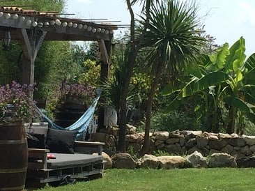 boutique maison unique in de dordogne frankrijk hangmat in tropische tuin - 30pluskids