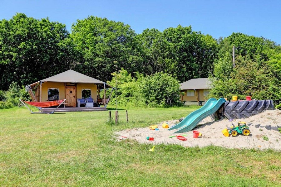 glamping de bosweide in alphen noord brabant nederland tenten en zandbak 7 - 30pluskids