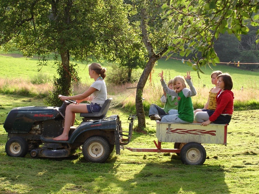 het gras is groener in beynat frankrijk - 30pluskids