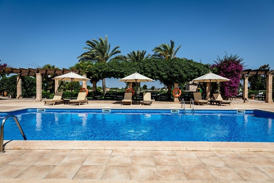 hotel migjorn op mallorca spanje zwembad met palmbomen - 30pluskids