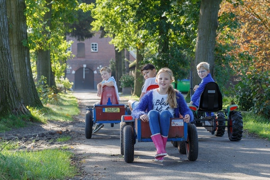 landrijk de reesprong in twente nederland kinderen op skelters 2 - 30pluskids
