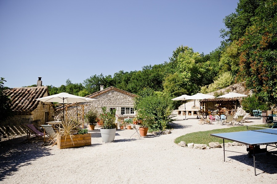 le petit domaine de touffailles in de tarn et garonne frankrijk terras 01 - 30pluskids