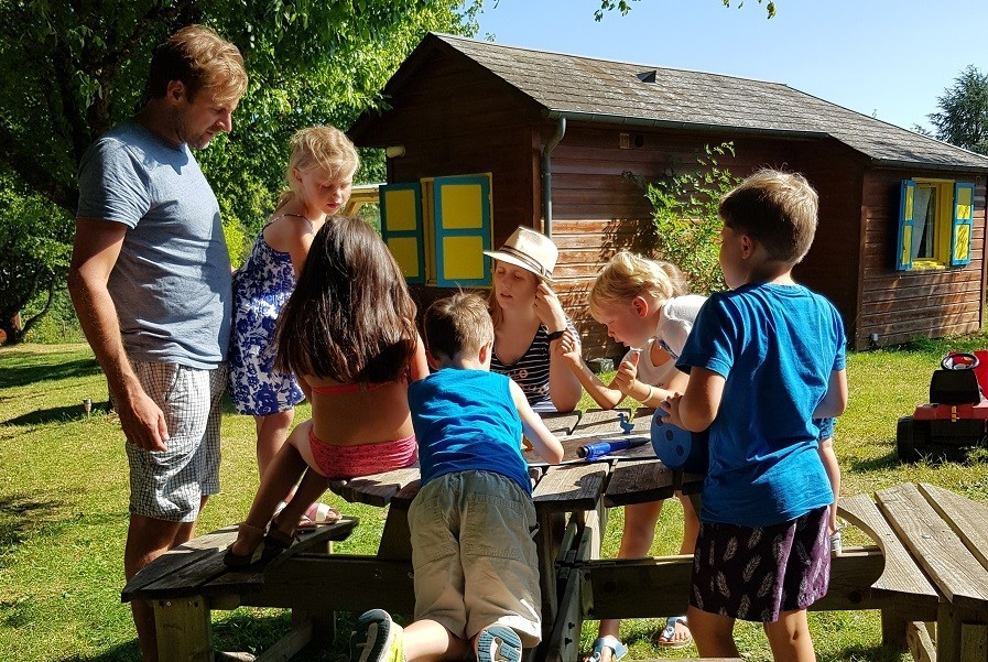 les renardieres in de limousin frankrijk kinderen aan tafel 8 - 30pluskids