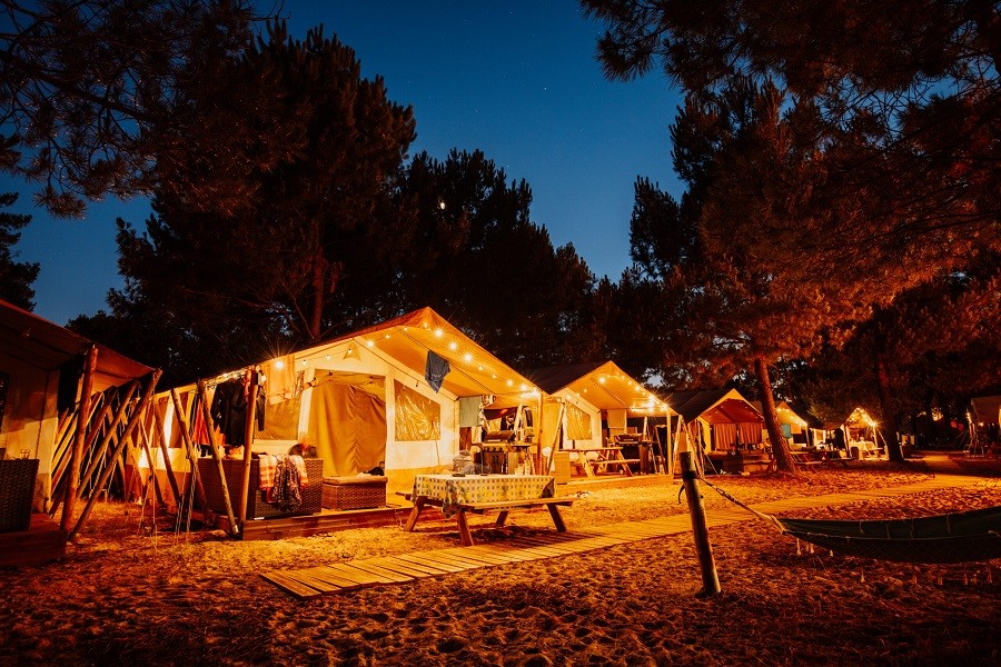 ripstar montalivet surf family surfkamp safaritenten avond - 30pluskids