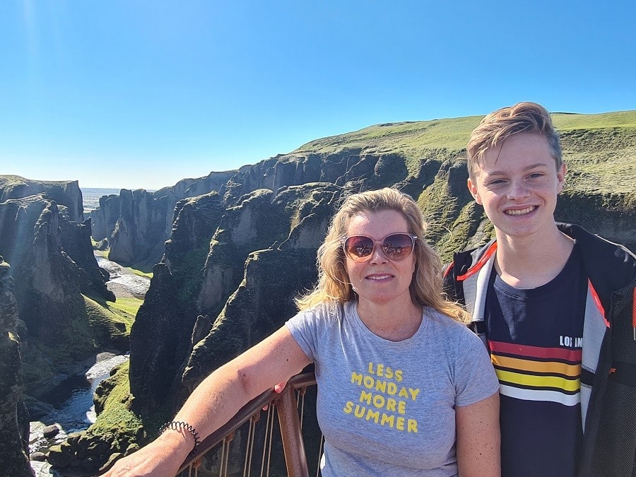 travelnauts ijsland fjadrargljufur tn simone gezin uitzicht canyon - 30pluskids