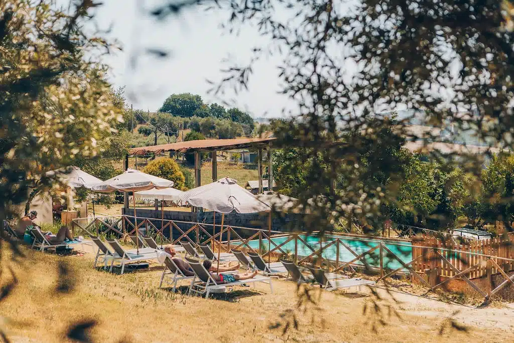 Vista fermo in le marche italie niqniq fotografie zwembad