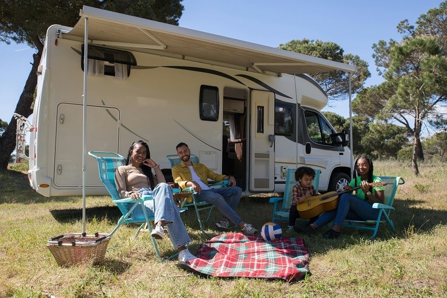 waar moet een kindvriendelijke camping aan voldoen pexels kampus 8154289 - 30pluskids