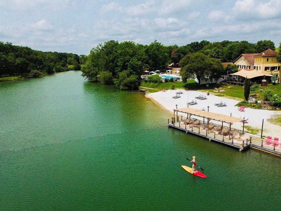 whakalodge in seissan frankrijk nature vue lac et ponton - 30pluskids