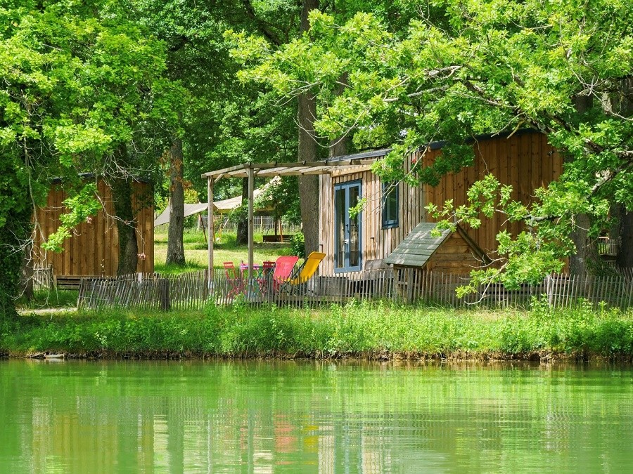 whakalodge in seissan frankrijk nature vue sur hebergements - 30pluskids