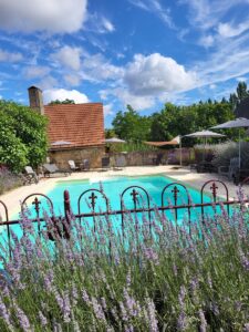 Heerlijk zwembad op kleinschalig domaine in de Allier