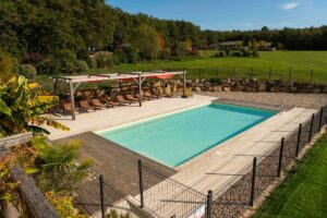 heerlijk verwarmd zwembad op mooie glamping