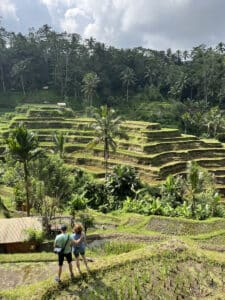 Kinderen in rijstvelden op Bali