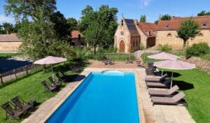 Zwembad bij kleinschalig kindvriendelijk domaine in de Creuse, midden Frankrijk