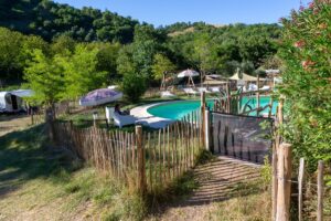 Kleinschalige agriturismo camping met zwembad in Le Marche