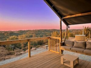 Uitzicht over het groene landschap rond de quinta in Centraal-Portugal