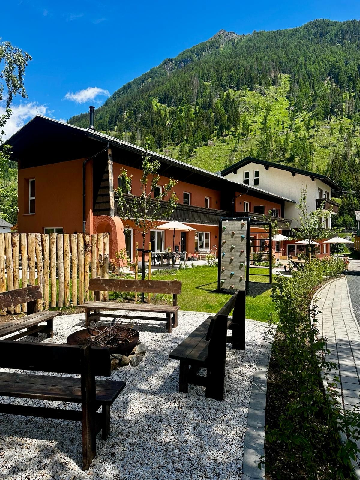 Berghaus wanderlust in mallnitz oostenrijk 3 tuin sfeer buitenkant