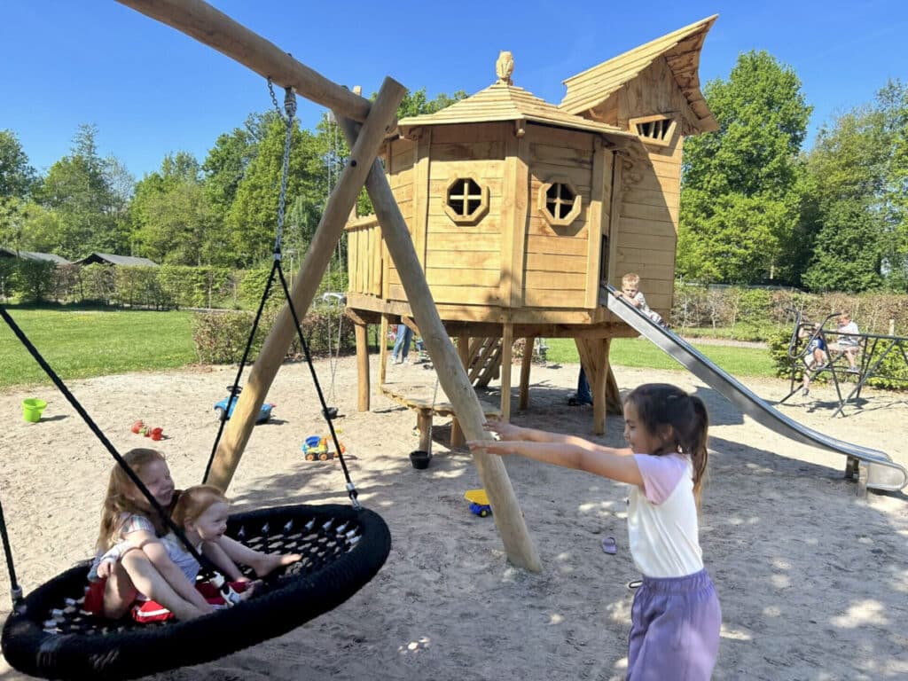 Vodatent Camping Emmen in Drenthe Nederland speeltuin 1 - 30pluskids