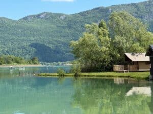 Prachtige plek voor gezinnen op een camping aan het meer van Aiguebelette