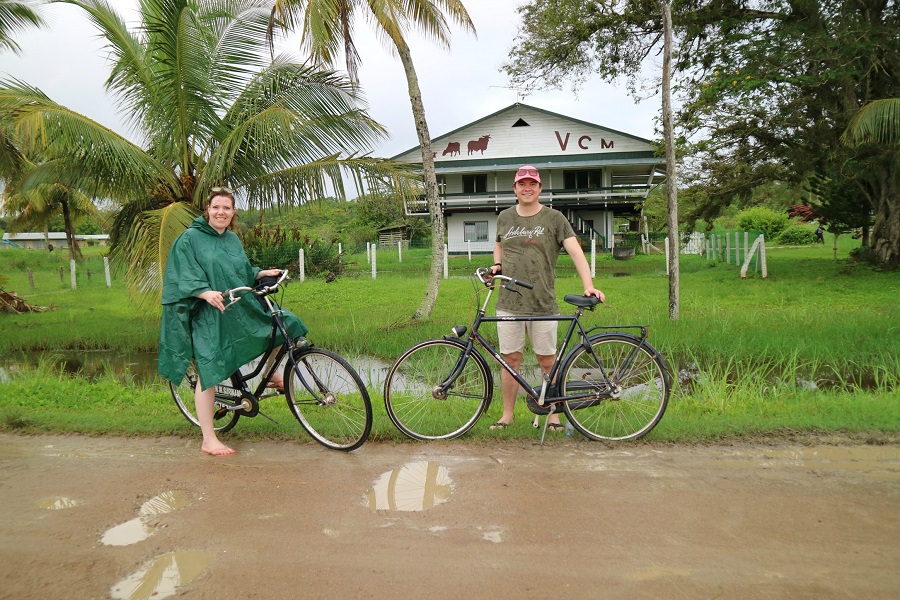 Suriname rondreis fietsen in de regen suriname met kinderen 2 local hero travel