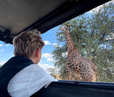 Tanzania met kinderen giraf 14 local hero travel