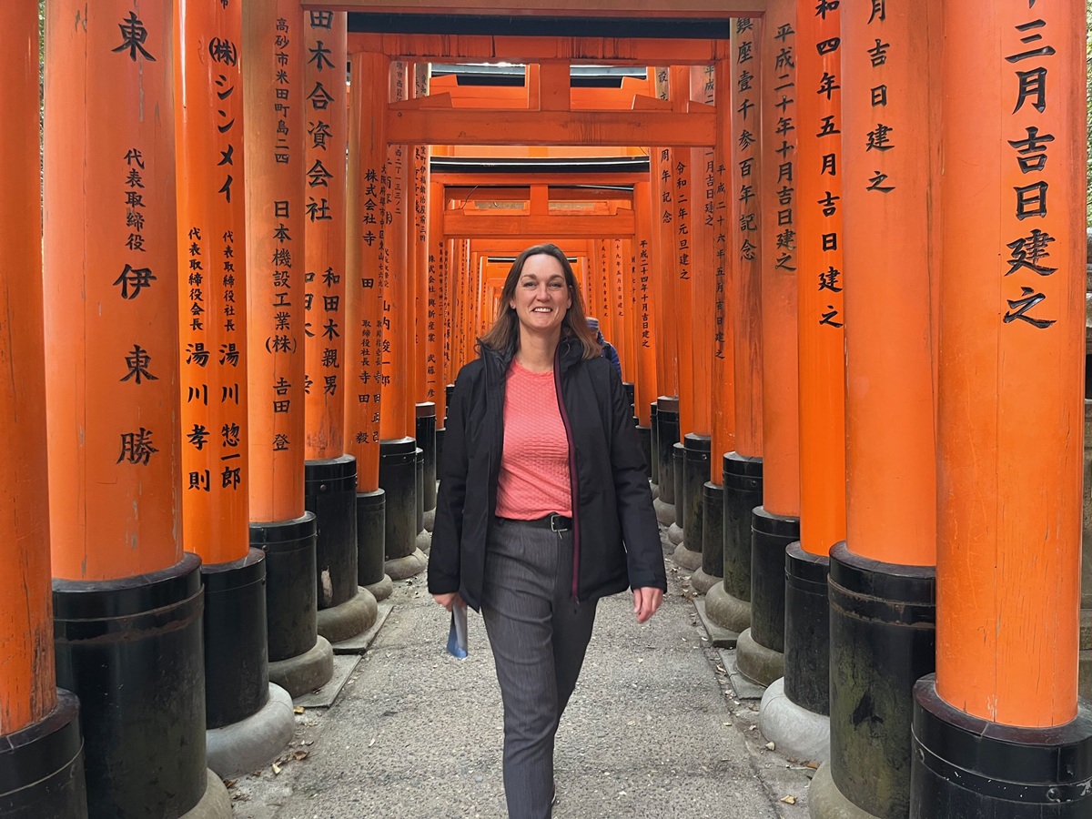 Van verre japan in 2 weken per trein evelyn japan fushimi inari 2023
