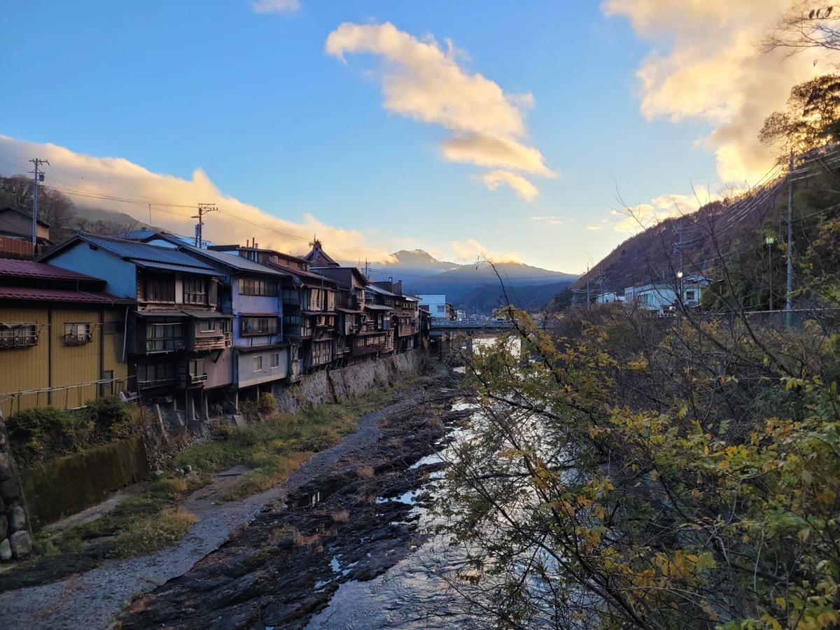 Van verre japan in 2 weken per trein kisovallei zonsondergang