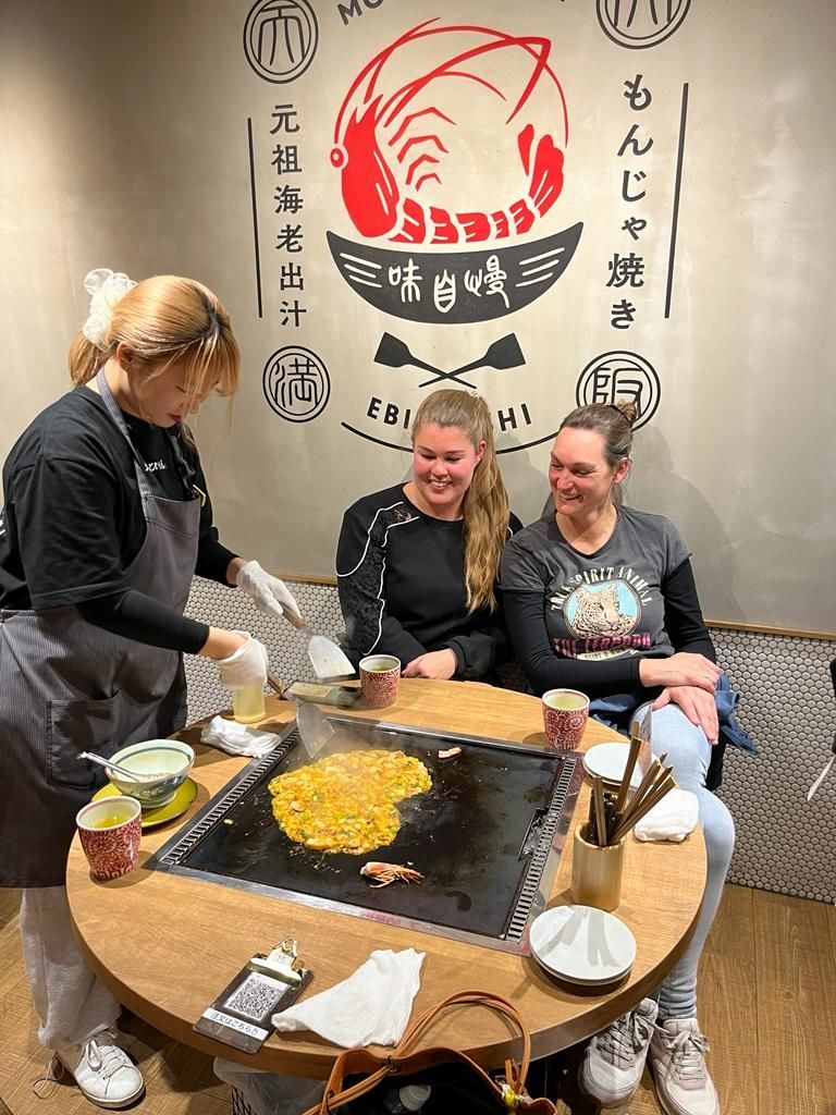Van verre japan in 2 weken per trein osaka excursie foodtour wendy evelyn